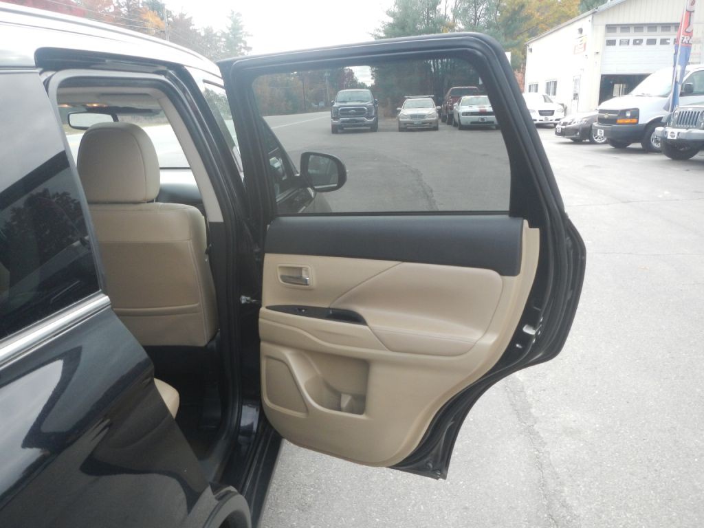 2017 Mitsubishi Outlander Image 27