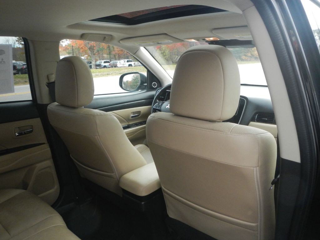 2017 Mitsubishi Outlander Image 28