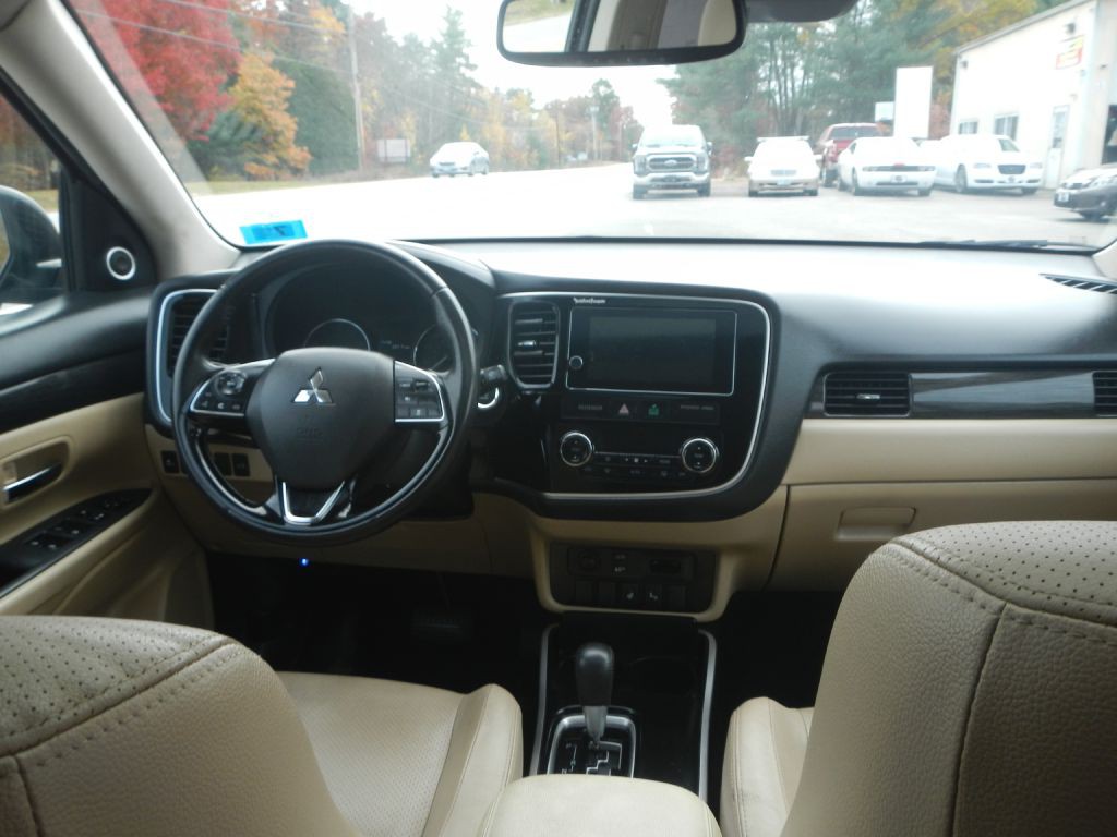 2017 Mitsubishi Outlander Image 31