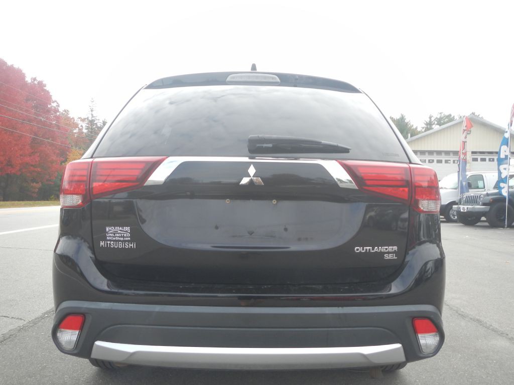 2017 Mitsubishi Outlander Image 36