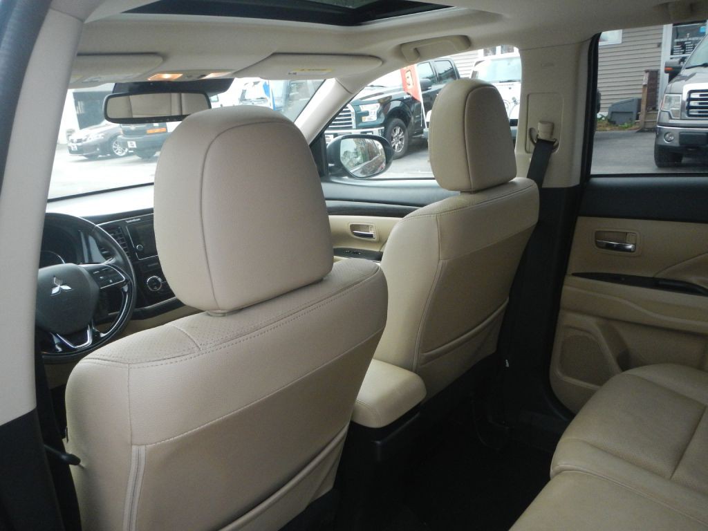 2017 Mitsubishi Outlander Image 46