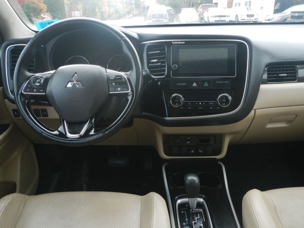 2017 Mitsubishi Outlander Image 47