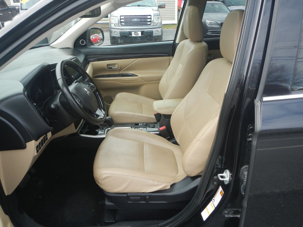 2017 Mitsubishi Outlander Image 49