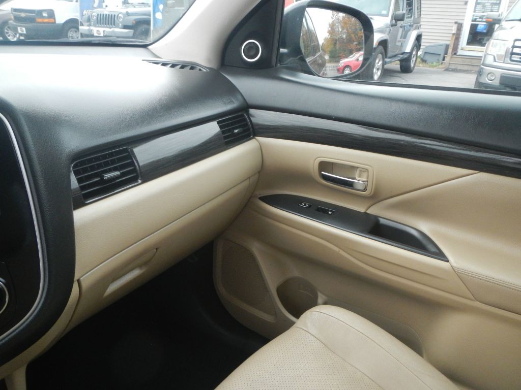 2017 Mitsubishi Outlander Image 51