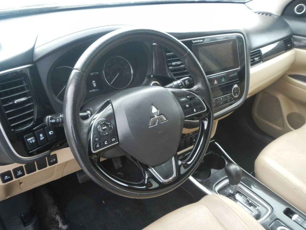 2017 Mitsubishi Outlander Image 54