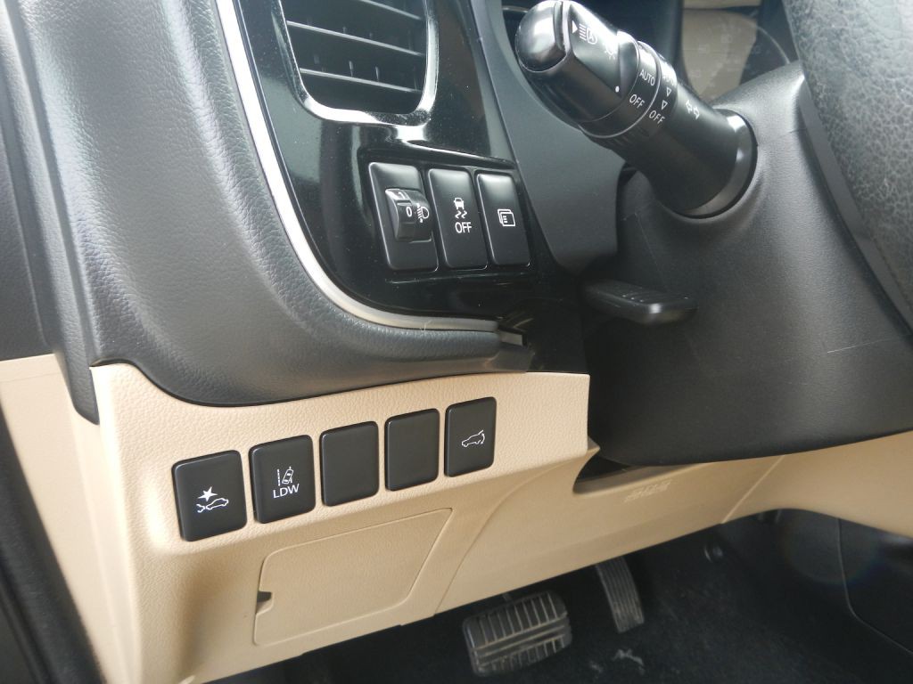 2017 Mitsubishi Outlander Image 55