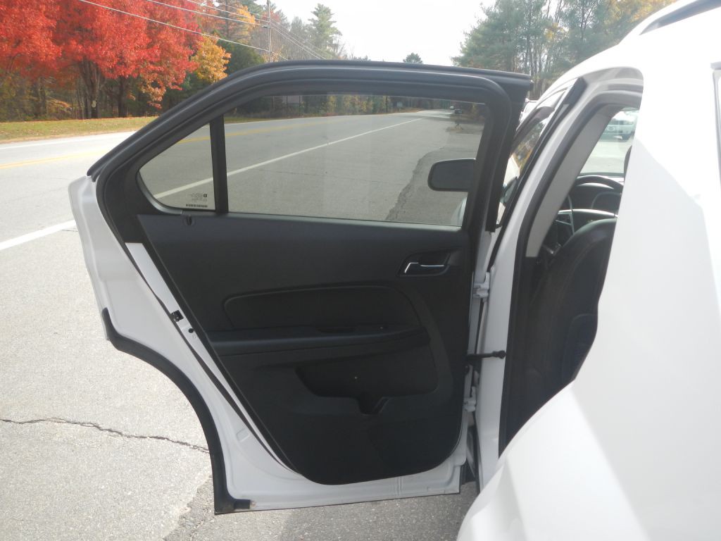 2017 Chevrolet Equinox Image 38