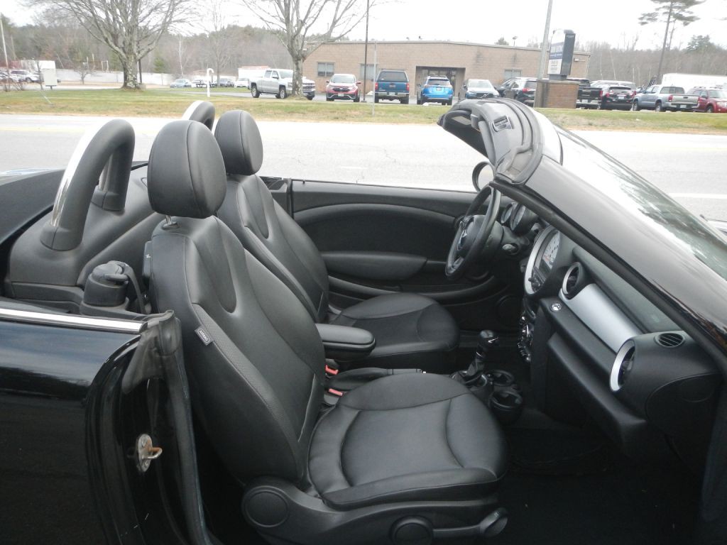 2013 MINI Cooper Image 15