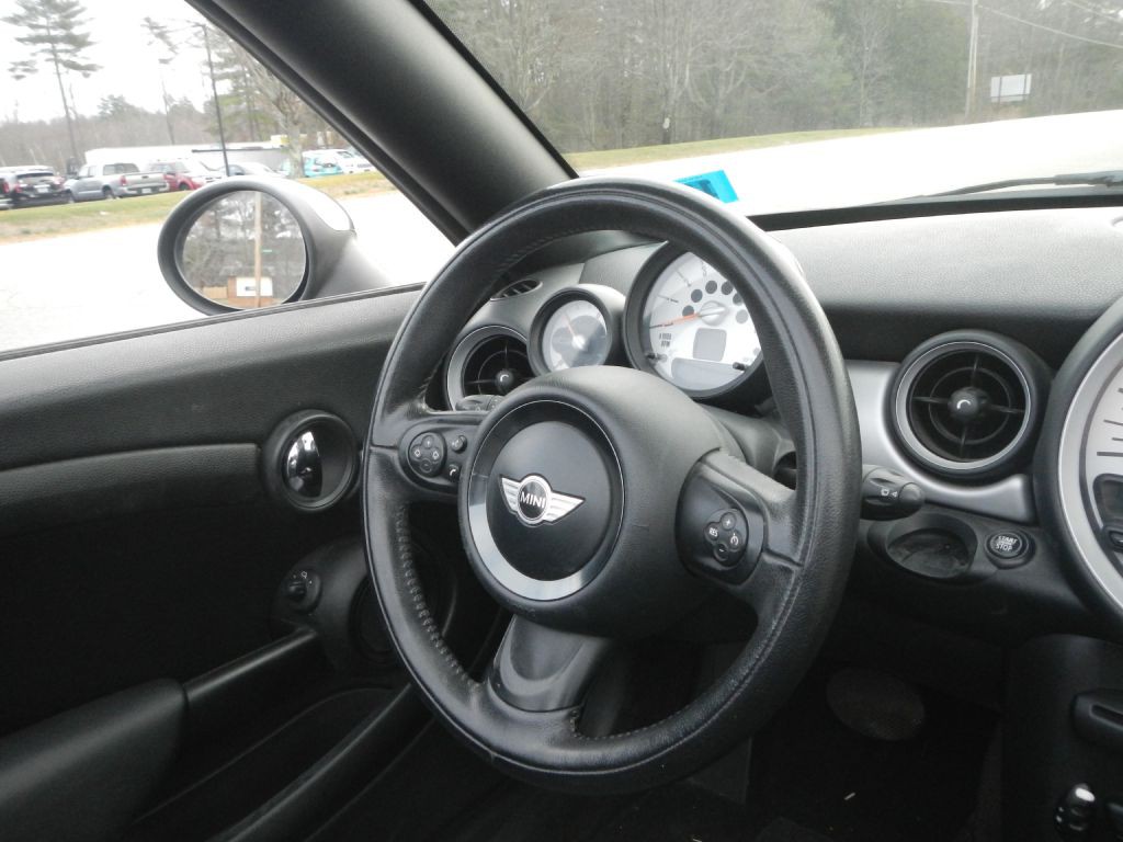2013 MINI Cooper Image 16