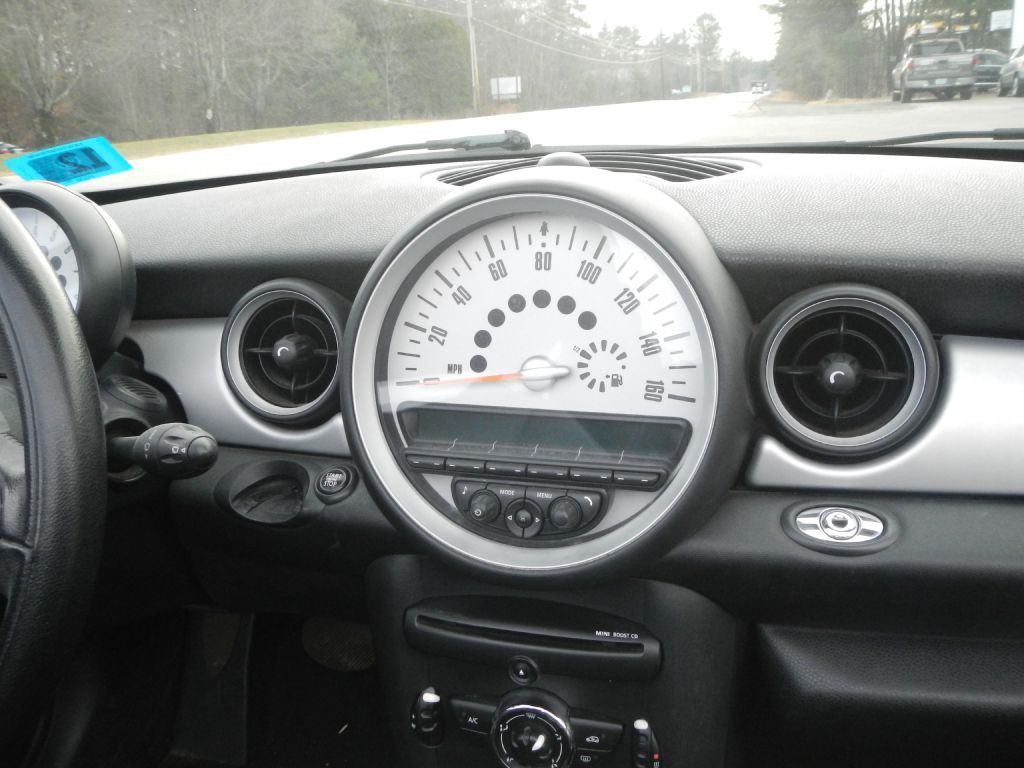2013 MINI Cooper Image 17
