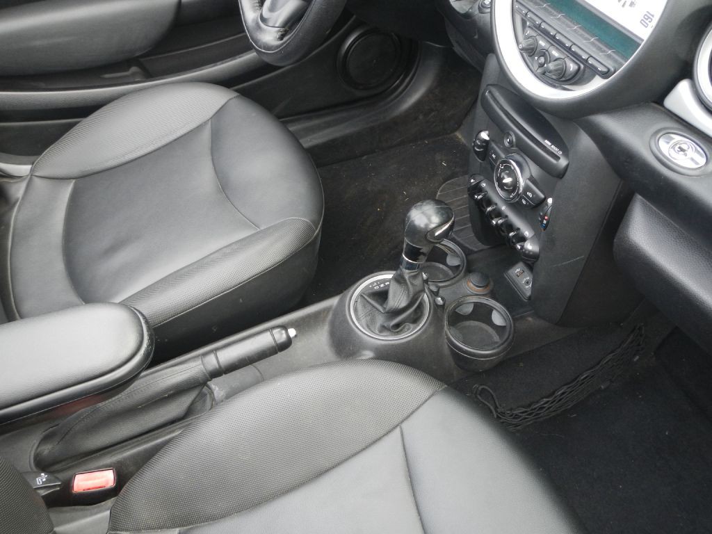 2013 MINI Cooper Image 19