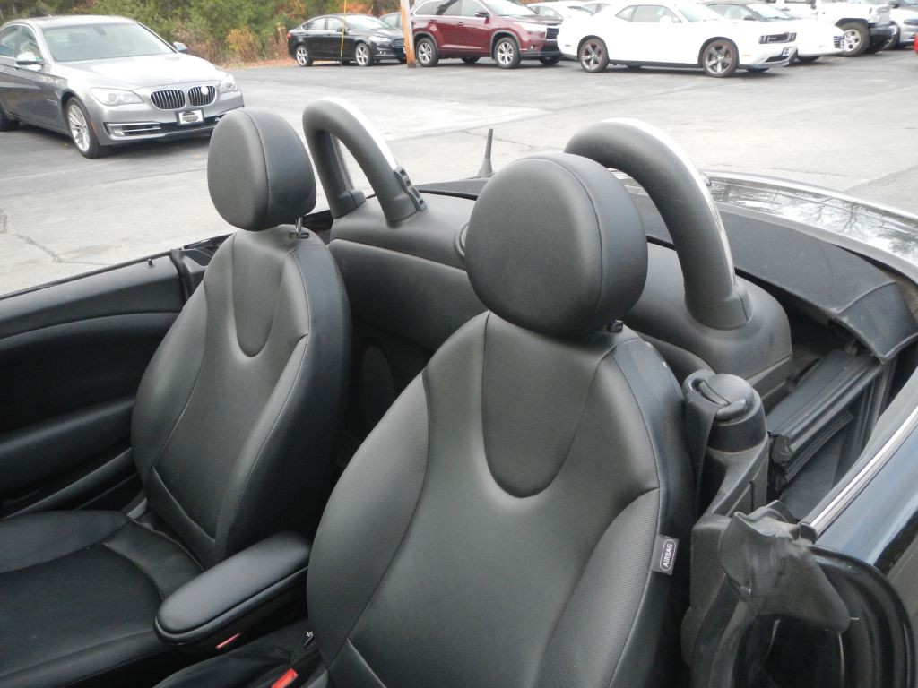 2013 MINI Cooper Image 32