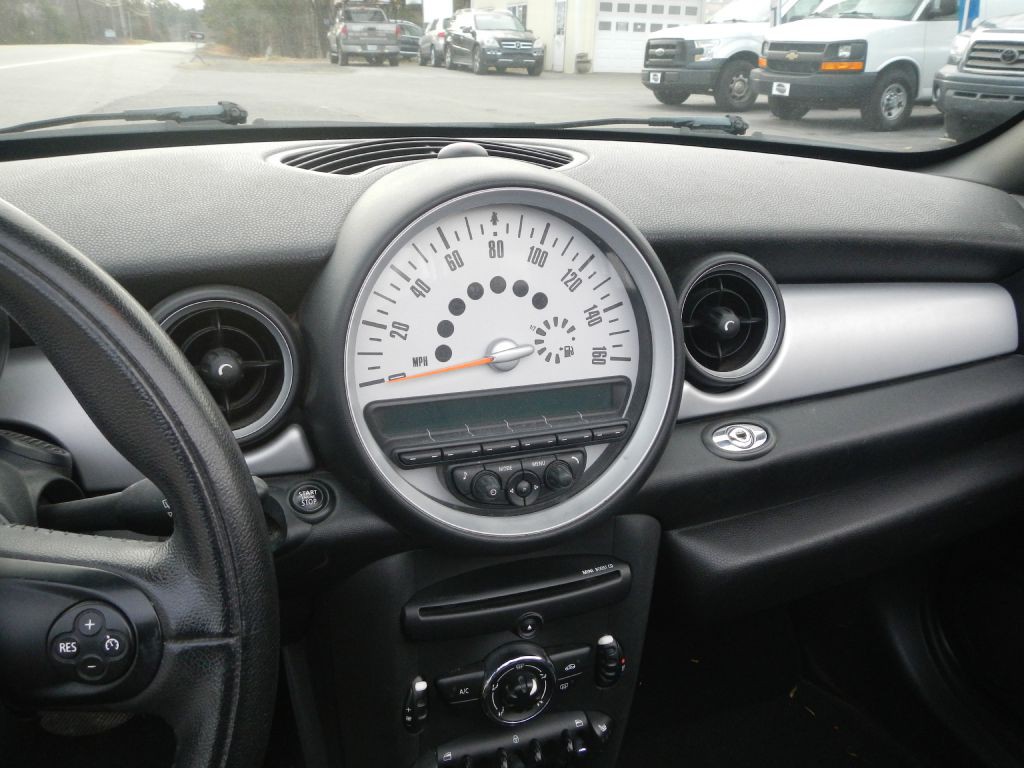 2013 MINI Cooper Image 35