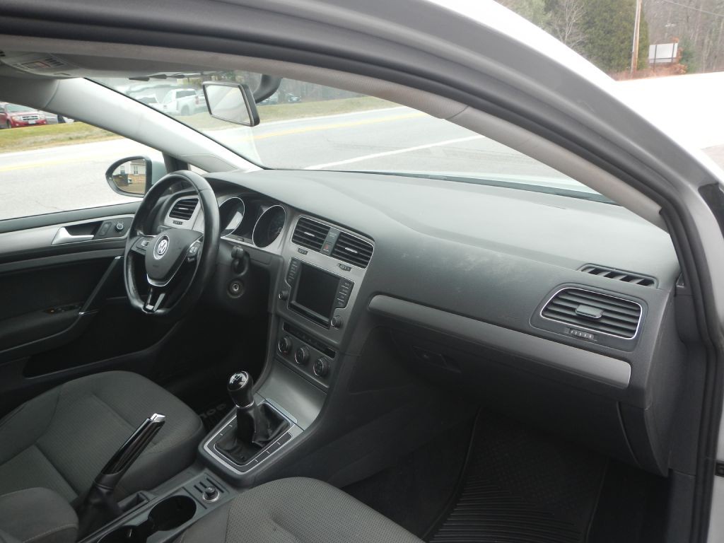 2016 Volkswagen Golf Image 4