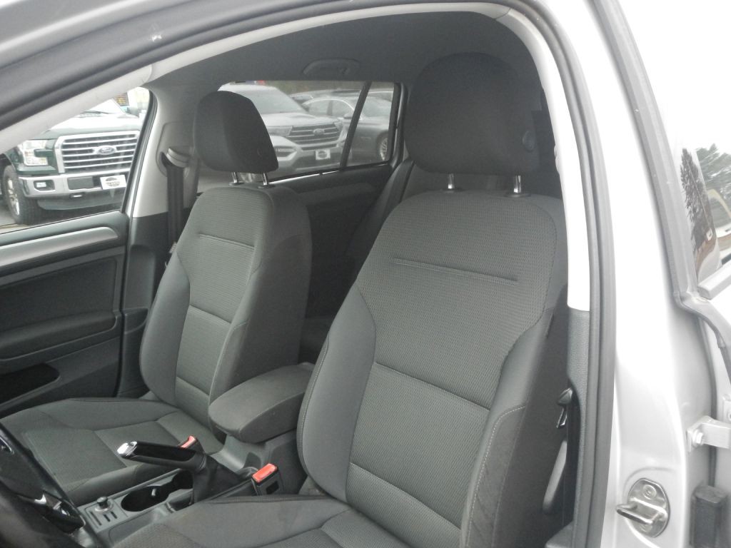 2016 Volkswagen Golf Image 9