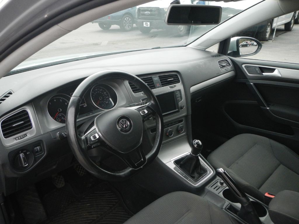 2016 Volkswagen Golf Image 10