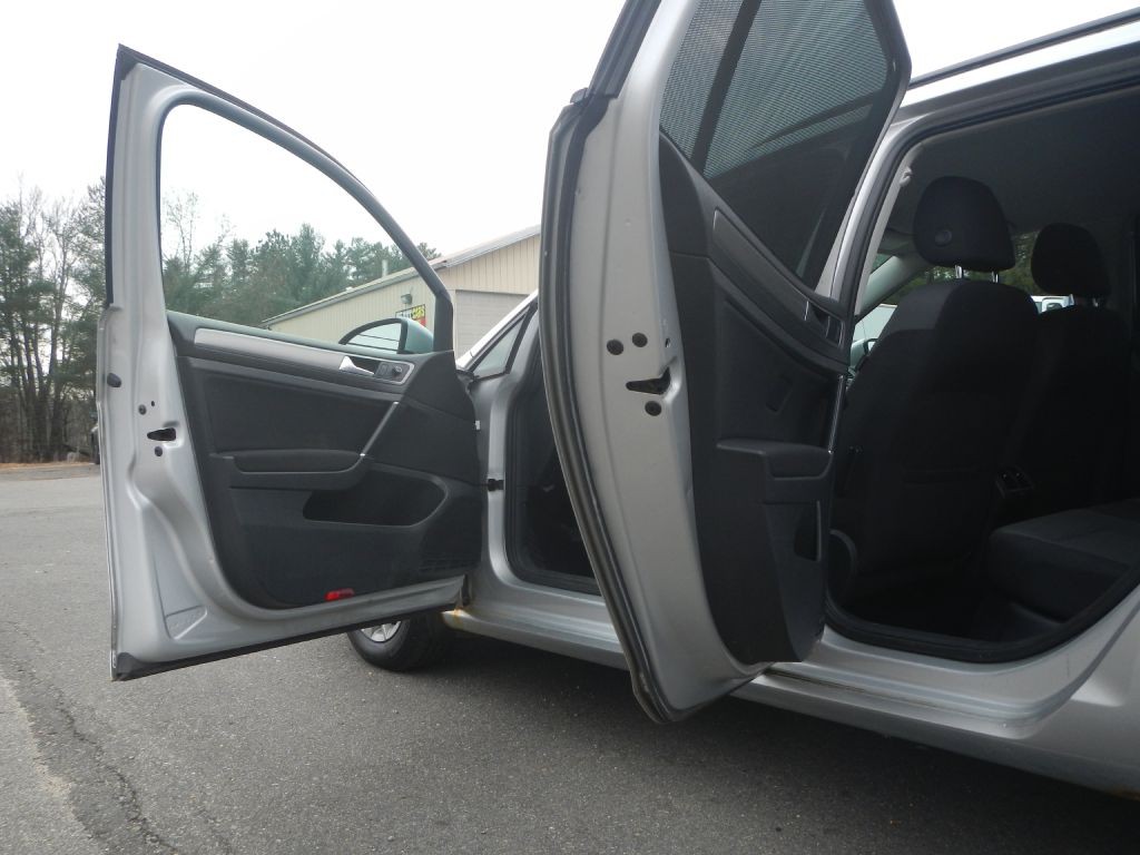 2016 Volkswagen Golf Image 18