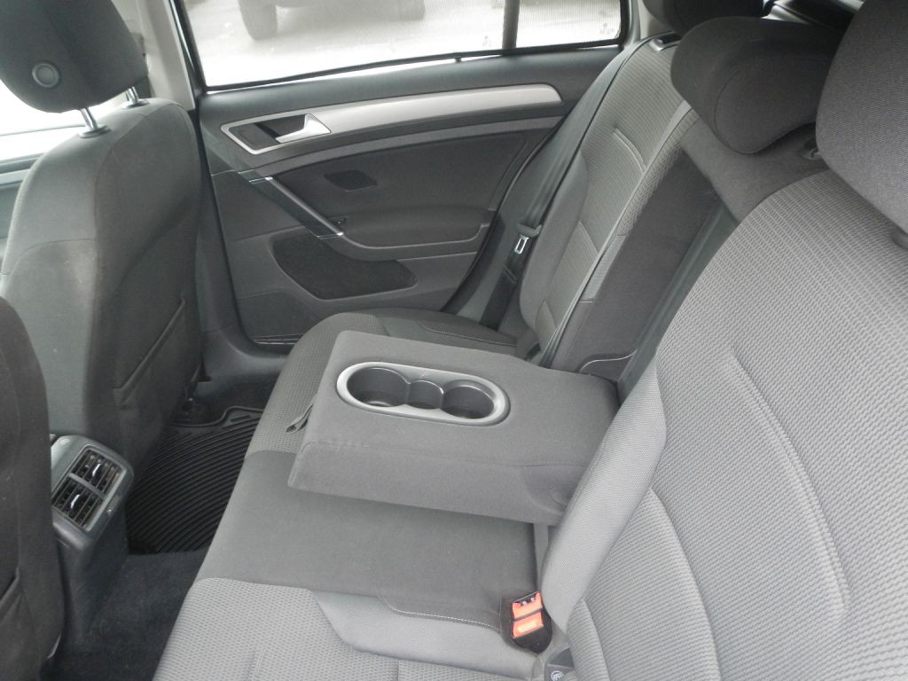 2016 Volkswagen Golf Image 21