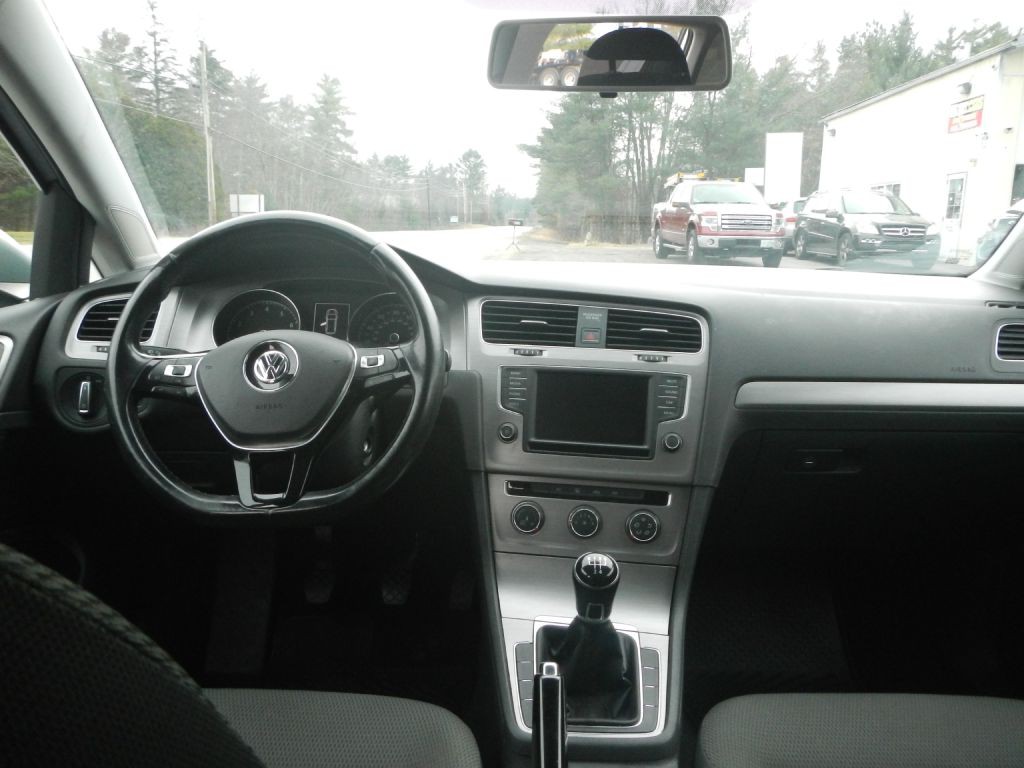 2016 Volkswagen Golf Image 22