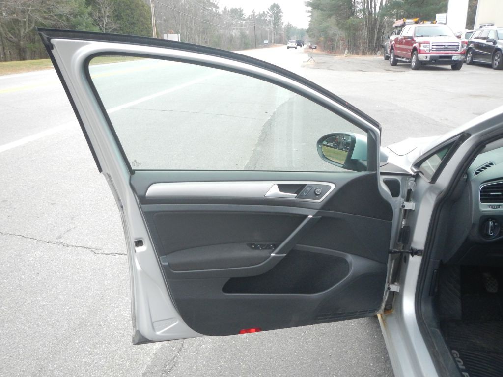 2016 Volkswagen Golf Image 23