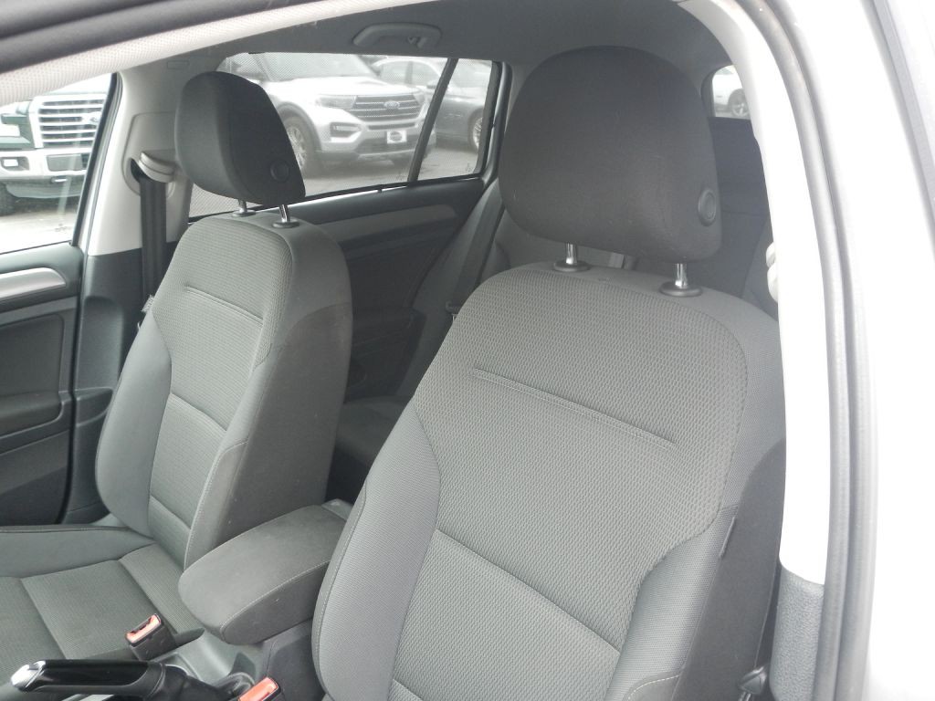 2016 Volkswagen Golf Image 26