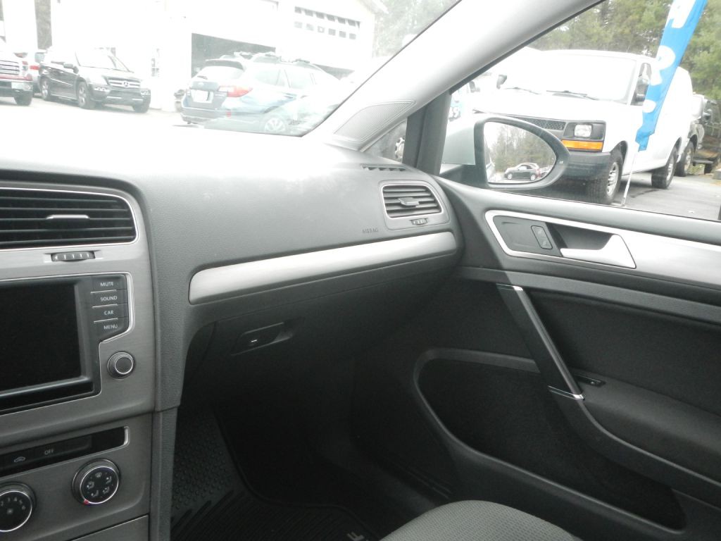 2016 Volkswagen Golf Image 27