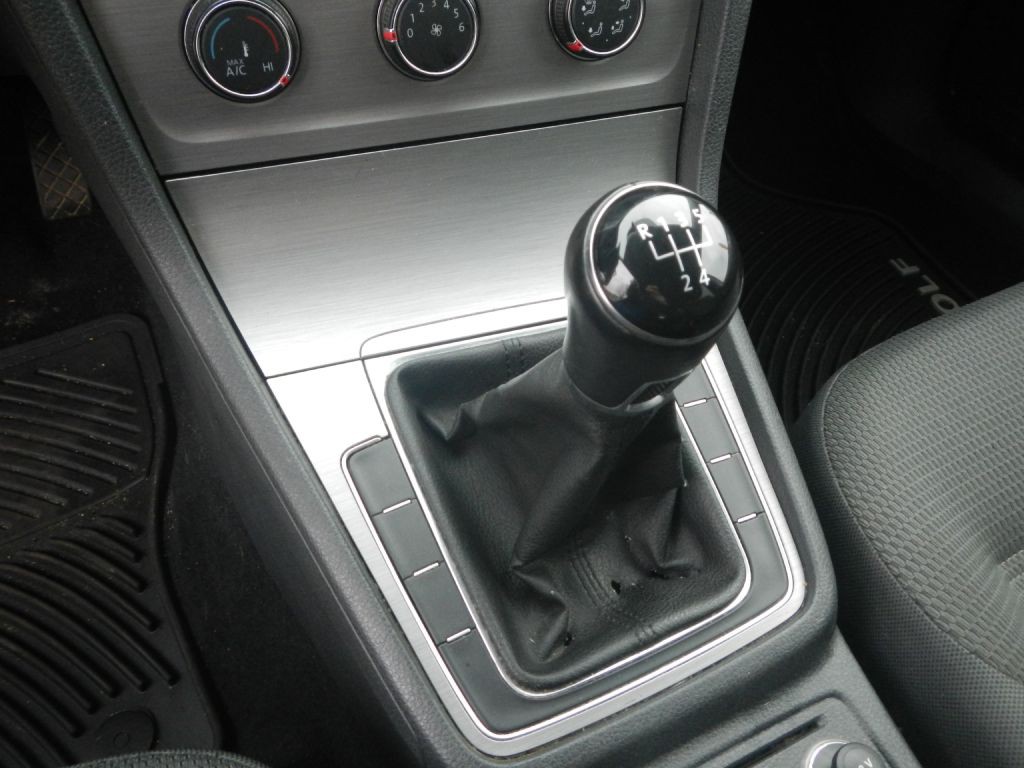 2016 Volkswagen Golf Image 29