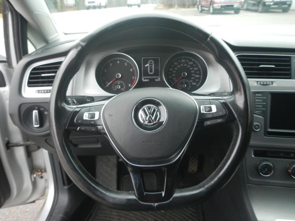 2016 Volkswagen Golf Image 30