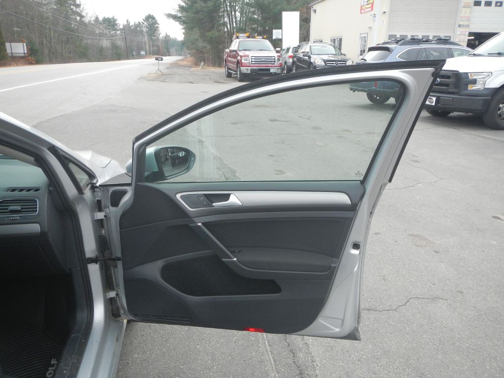 2016 Volkswagen Golf Image 37