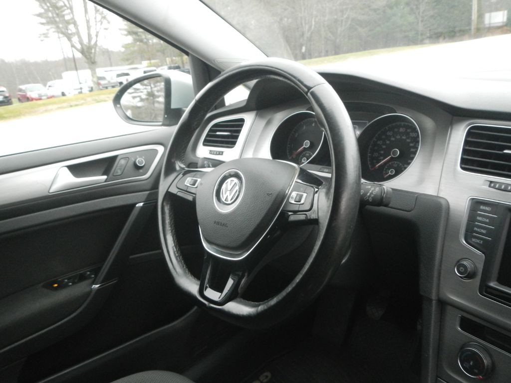 2016 Volkswagen Golf Image 39