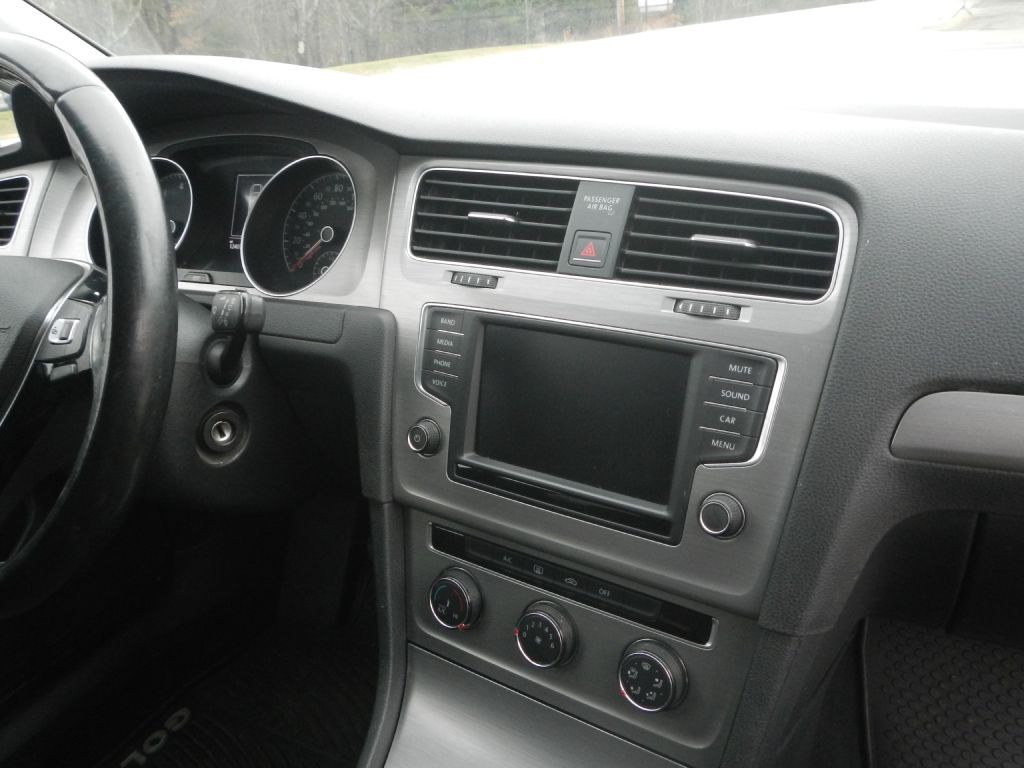 2016 Volkswagen Golf Image 40