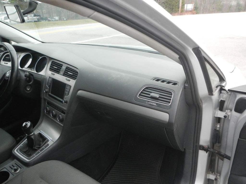 2016 Volkswagen Golf Image 42