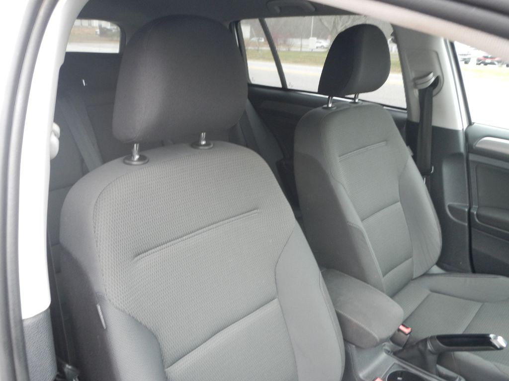 2016 Volkswagen Golf Image 43