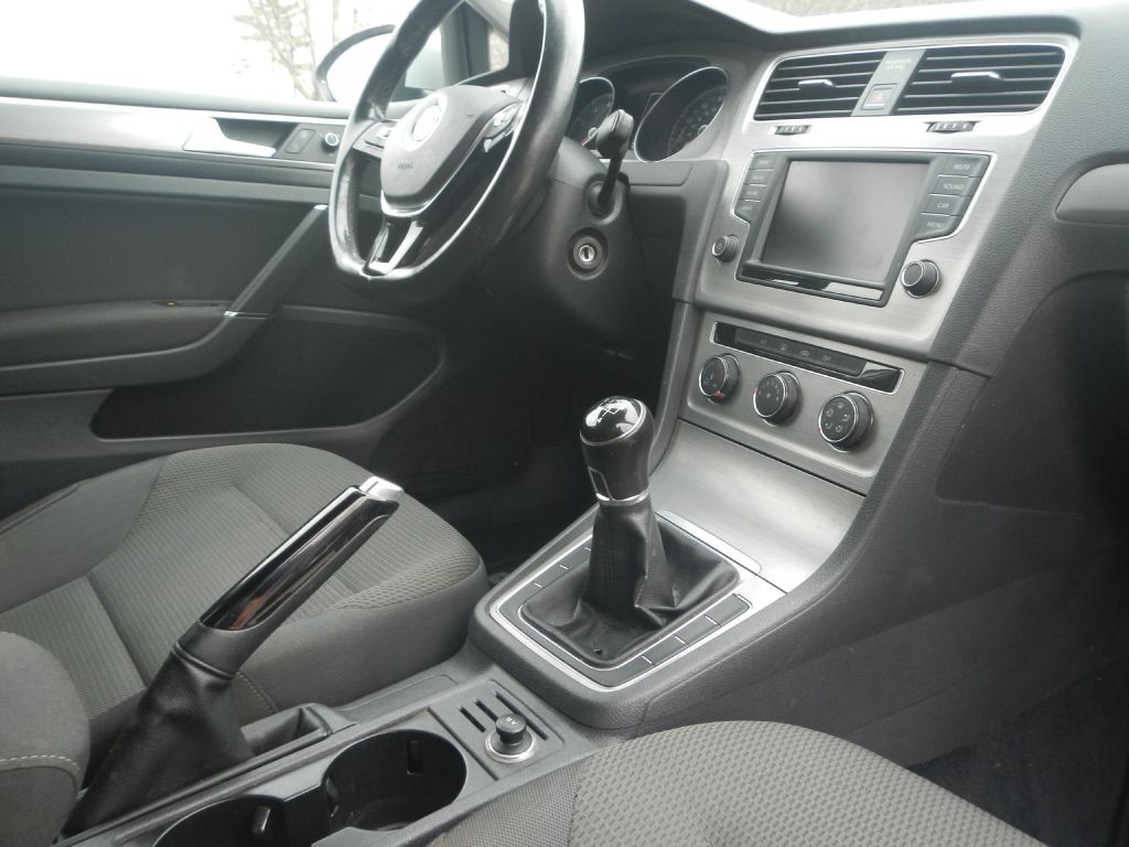 2016 Volkswagen Golf Image 44