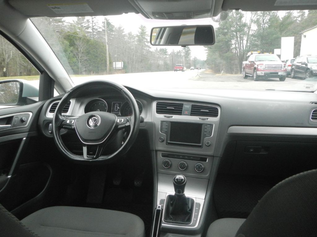 2016 Volkswagen Golf Image 47