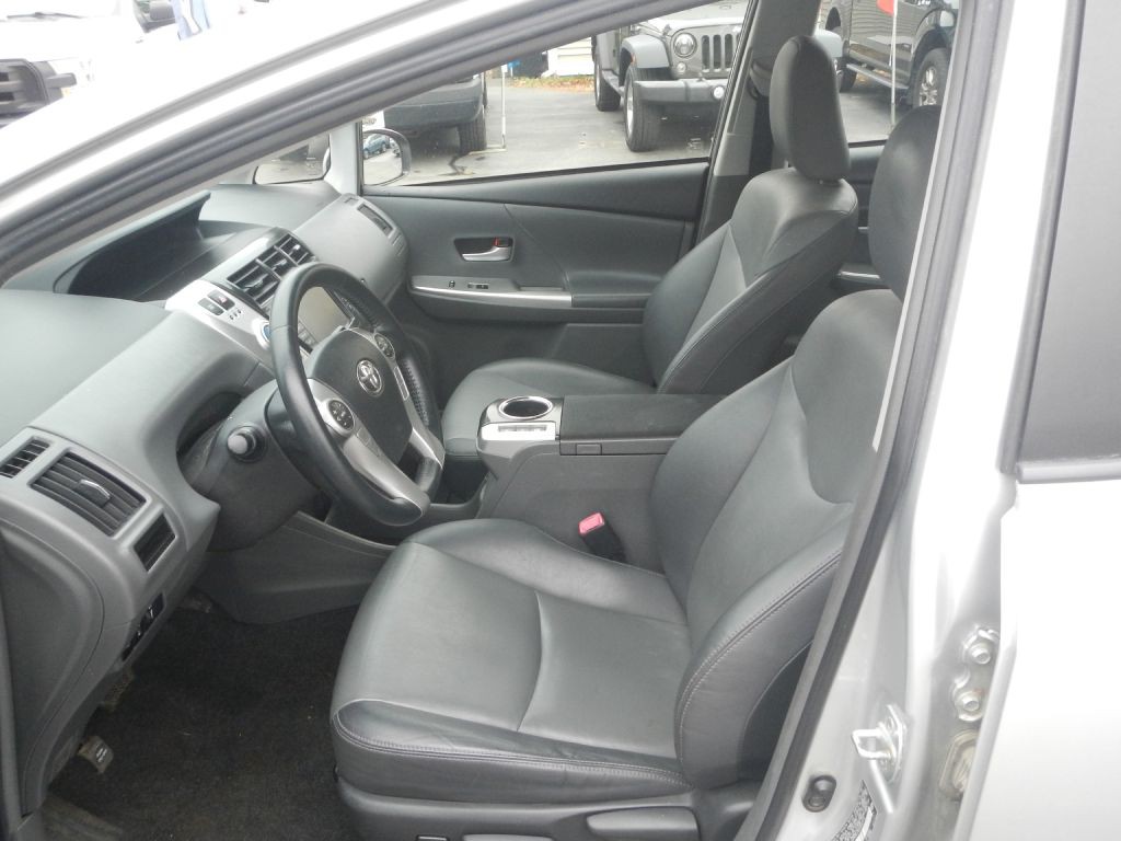 2013 Toyota Prius Image 7