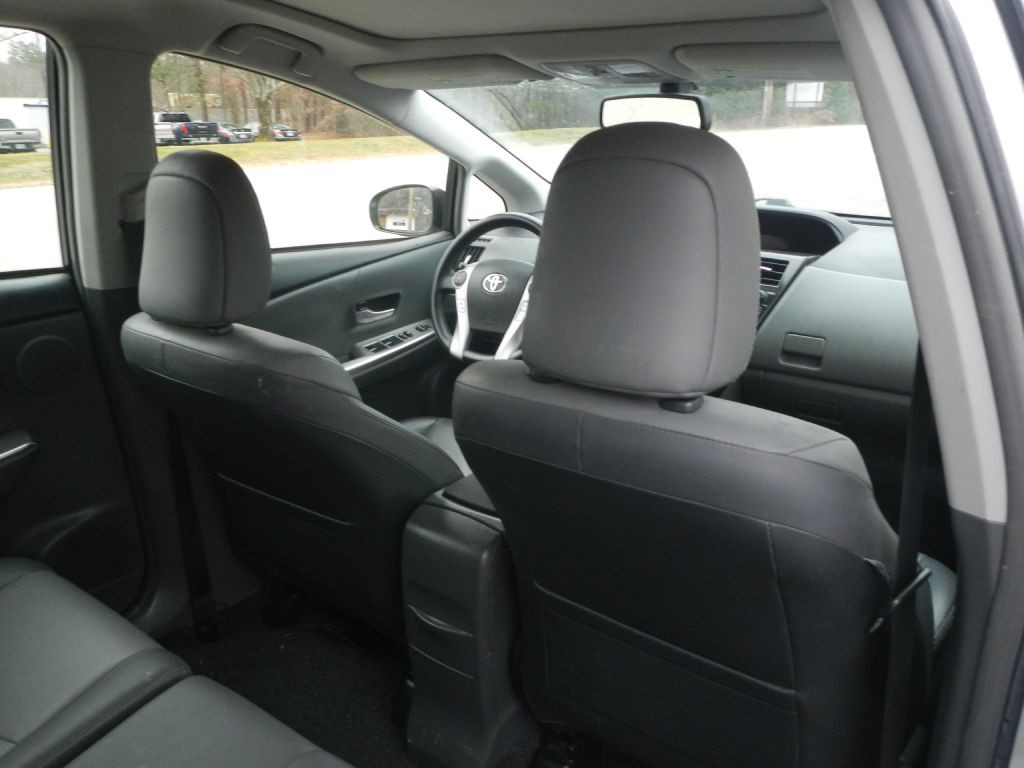 2013 Toyota Prius Image 24
