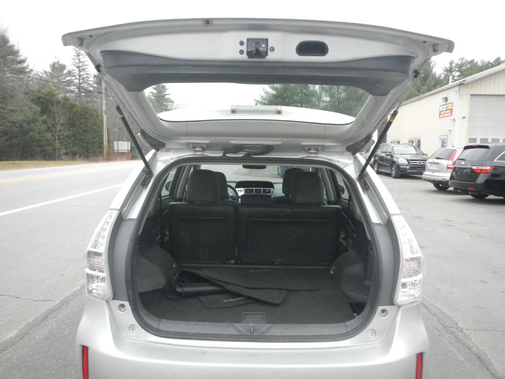 2013 Toyota Prius Image 31