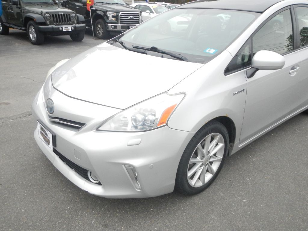 2013 Toyota Prius Image 32
