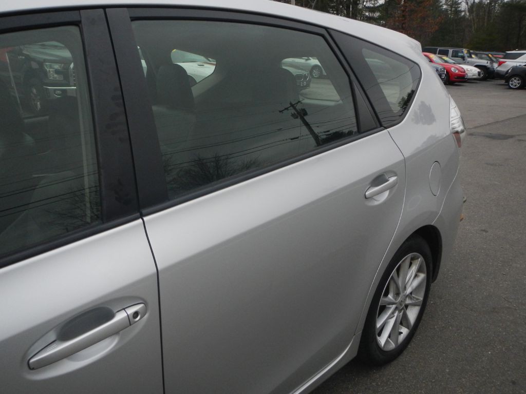 2013 Toyota Prius Image 34