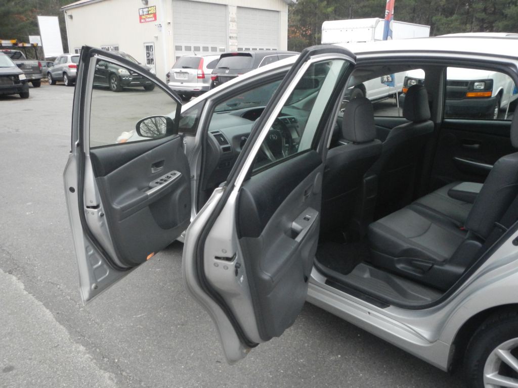 2013 Toyota Prius Image 35