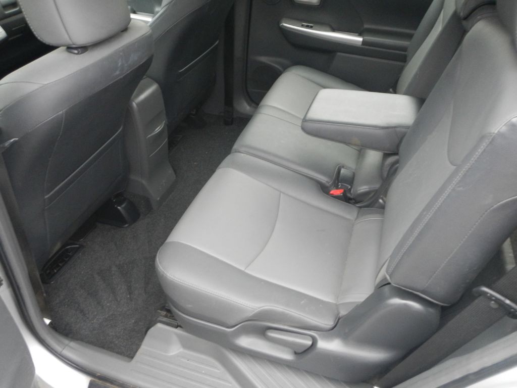 2013 Toyota Prius Image 37