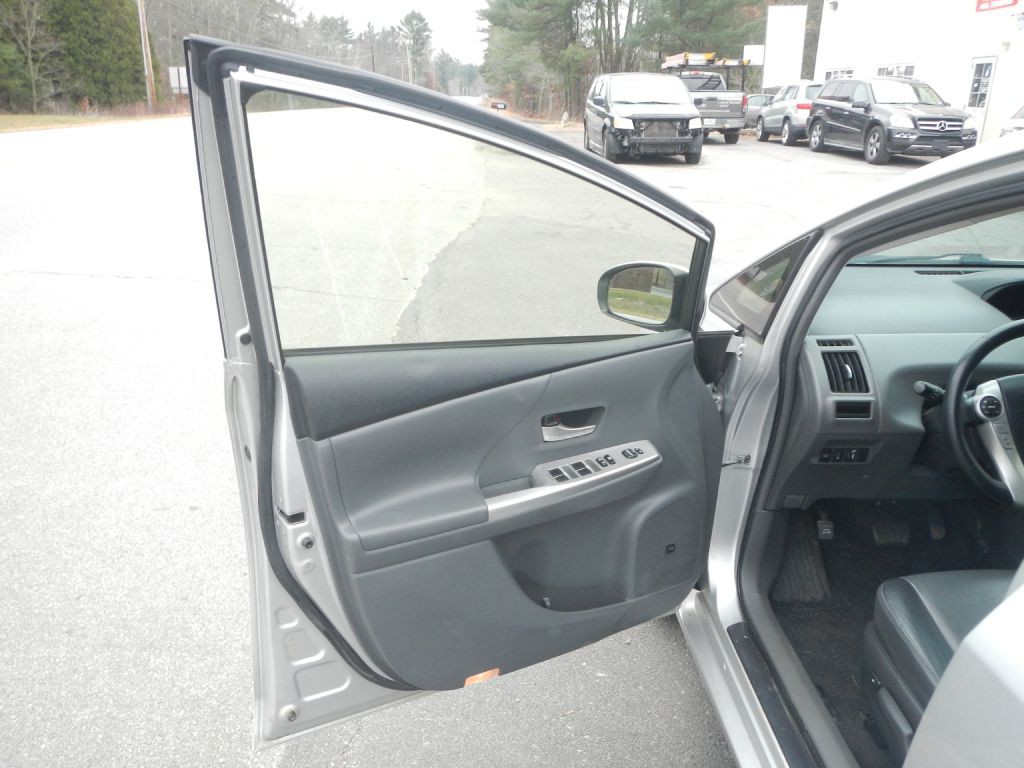 2013 Toyota Prius Image 42