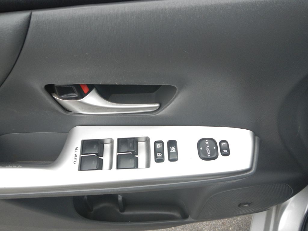 2013 Toyota Prius Image 43