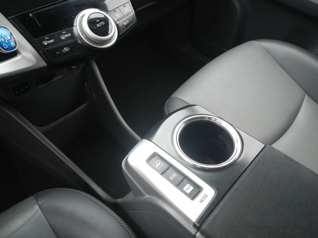 2013 Toyota Prius Image 48