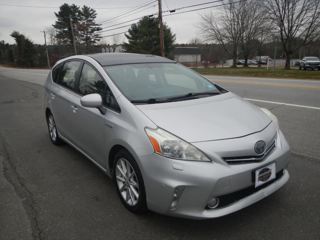 2013 Toyota Prius Image 1