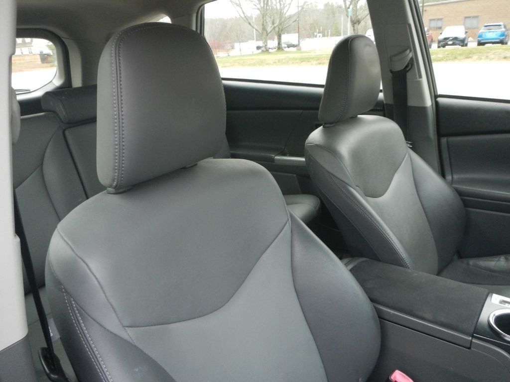 2013 Toyota Prius Image 2