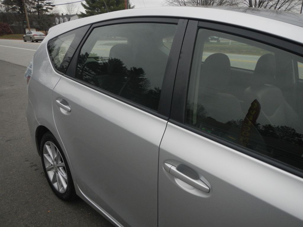 2013 Toyota Prius Image 10