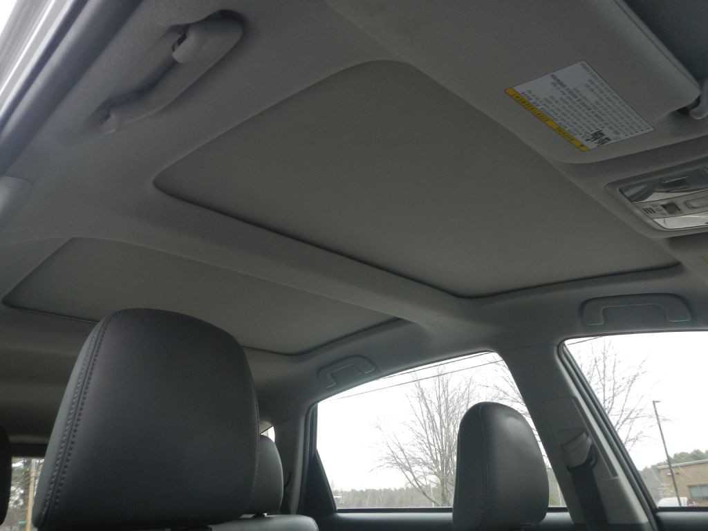 2013 Toyota Prius Image 16