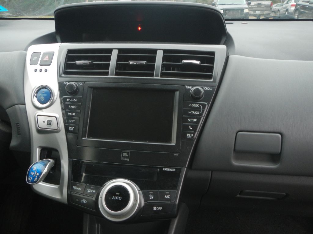 2013 Toyota Prius Image 18